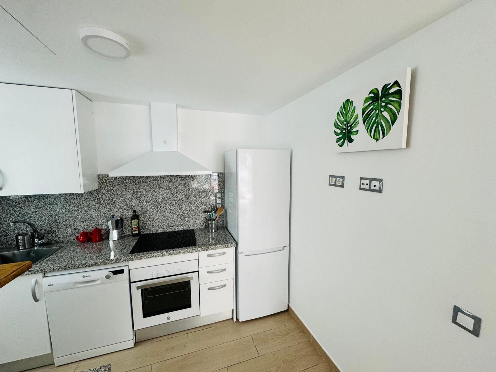 Parking Privado! Sol Y Mar Tu Hogar En La Costa Apartment เอสเตโปนา ภายนอก รูปภาพ